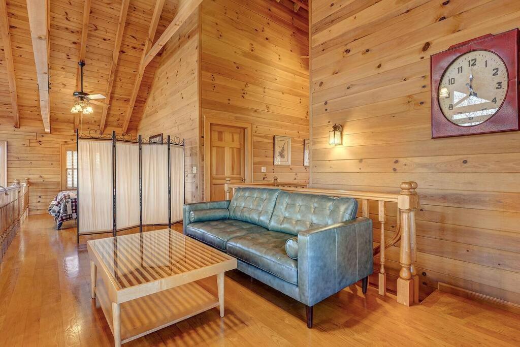 Blue Ridge Bliss- Spacious Cabin, Pets, Hot Tub! Exterior photo