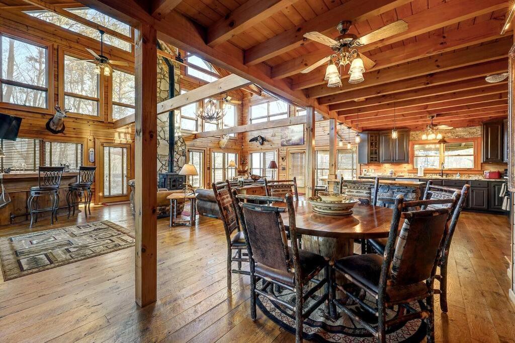 Blue Ridge Bliss- Spacious Cabin, Pets, Hot Tub! Exterior photo