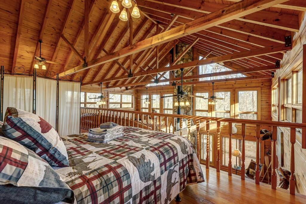 Blue Ridge Bliss- Spacious Cabin, Pets, Hot Tub! Exterior photo